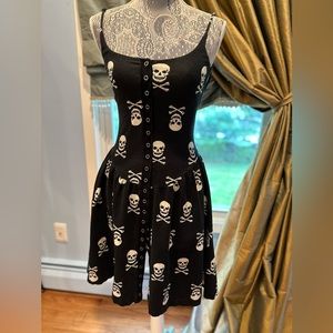 Vintage skull and bones ,punk label pockets, size p